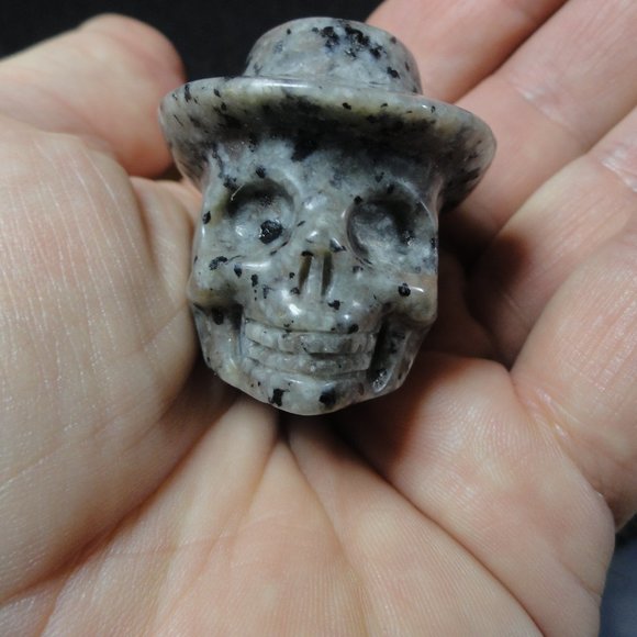 Yooperlite Skull Cowboy Crystal Stone~Black light creepy look~Detailed~NWOT~hand - Picture 5 of 7